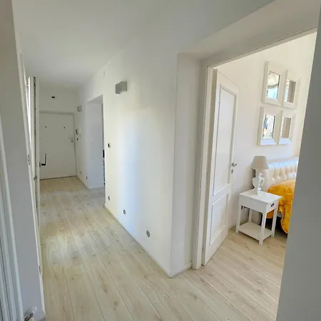 Luna Sul Porto Seaview - Bright And Spacious Flat In Nettuno, Steps From The Marina, Beaches, And Train Station Nettuno